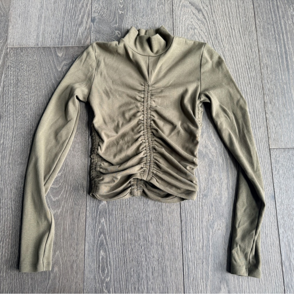 Zara Long Sleeve Ruched Crop Top in Olive Green Size Small